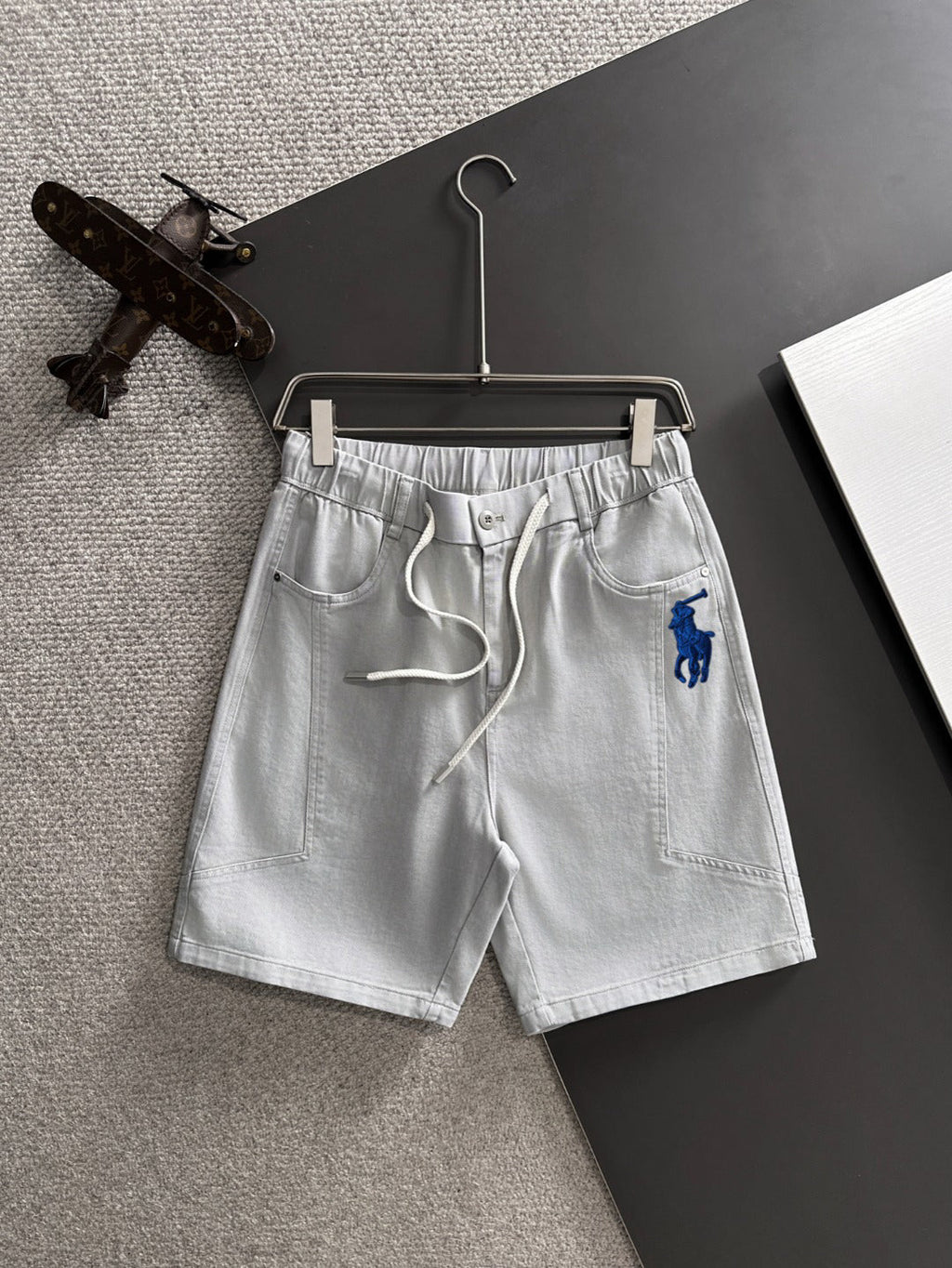 Men's White Drawstring Denim‑Style Casual Shorts, Blue Rider Embroidery Knee‑Length Shorts