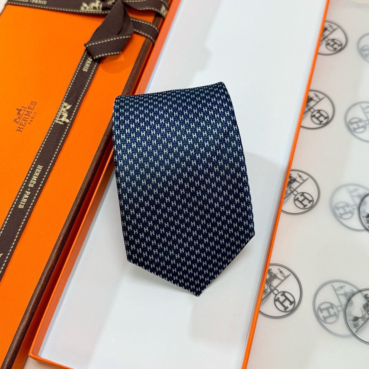 Hermès Style Men's Micro Pattern Silk Tie