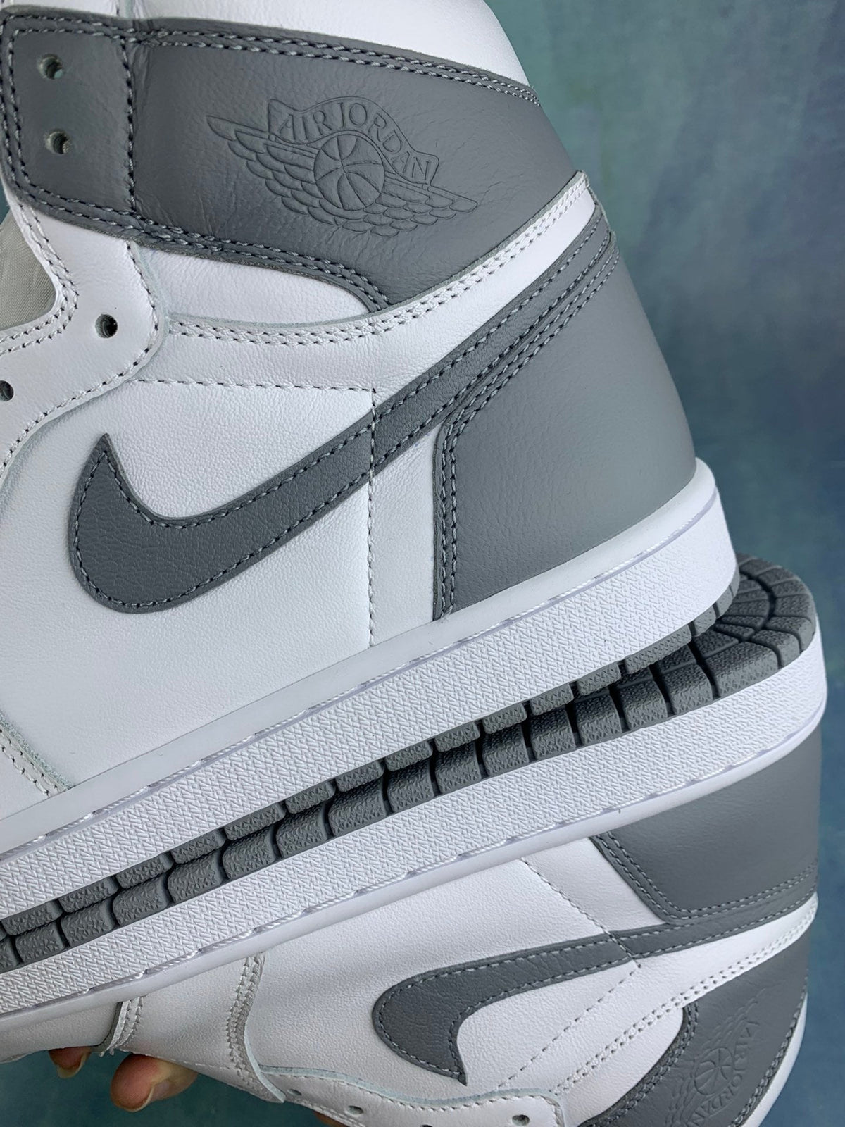 Air Jordan 1 High White/Grey Goat 555088-037 Unisex Sneakers