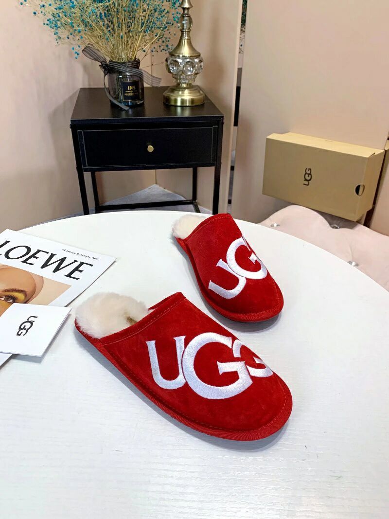 Red G-Logo Indoor Slippers — New Arrival | In Stock