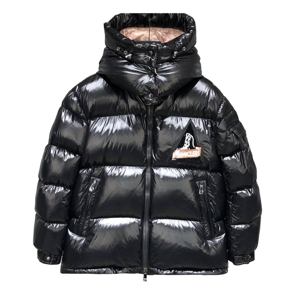 Moncler Mountain-Badge Glossy Short Puffer Jacket – Black | Premium Down