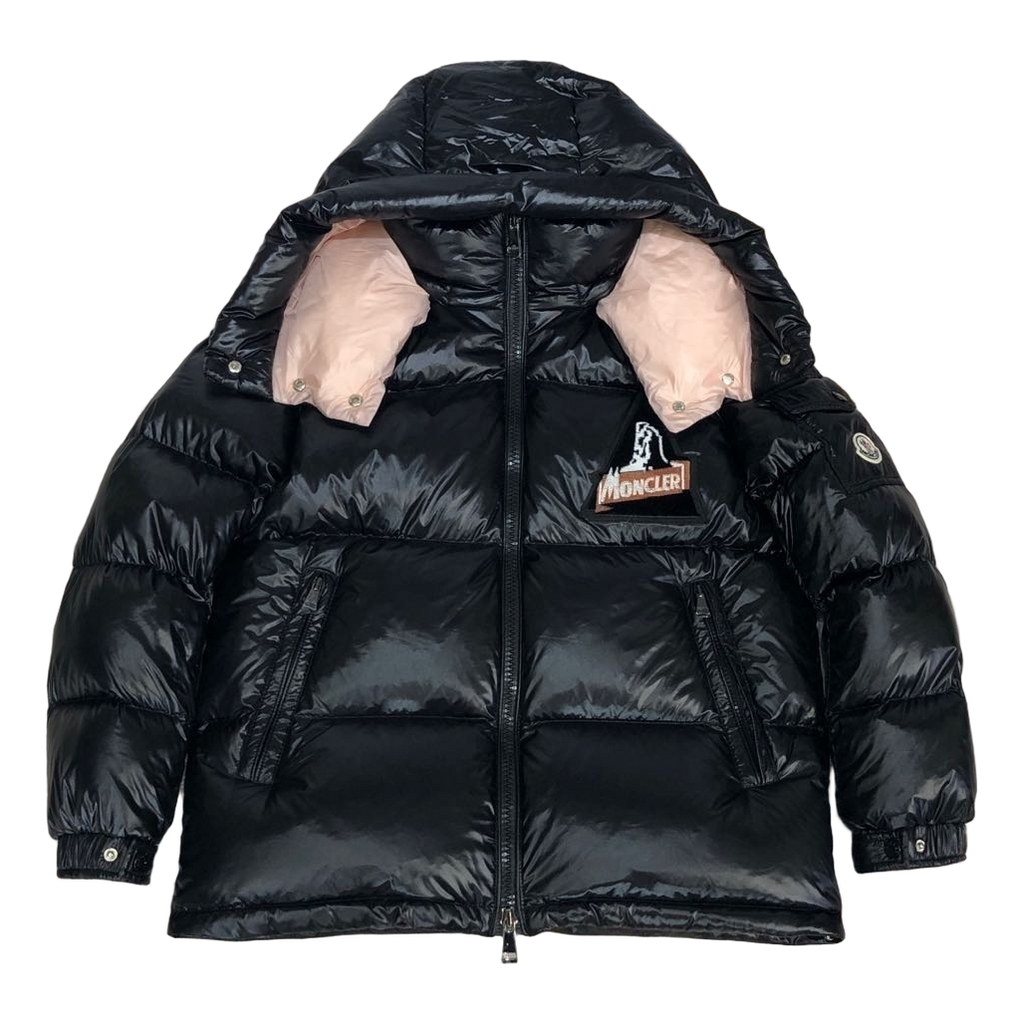 Moncler Mountain-Badge Glossy Short Puffer Jacket – Black | Premium Down