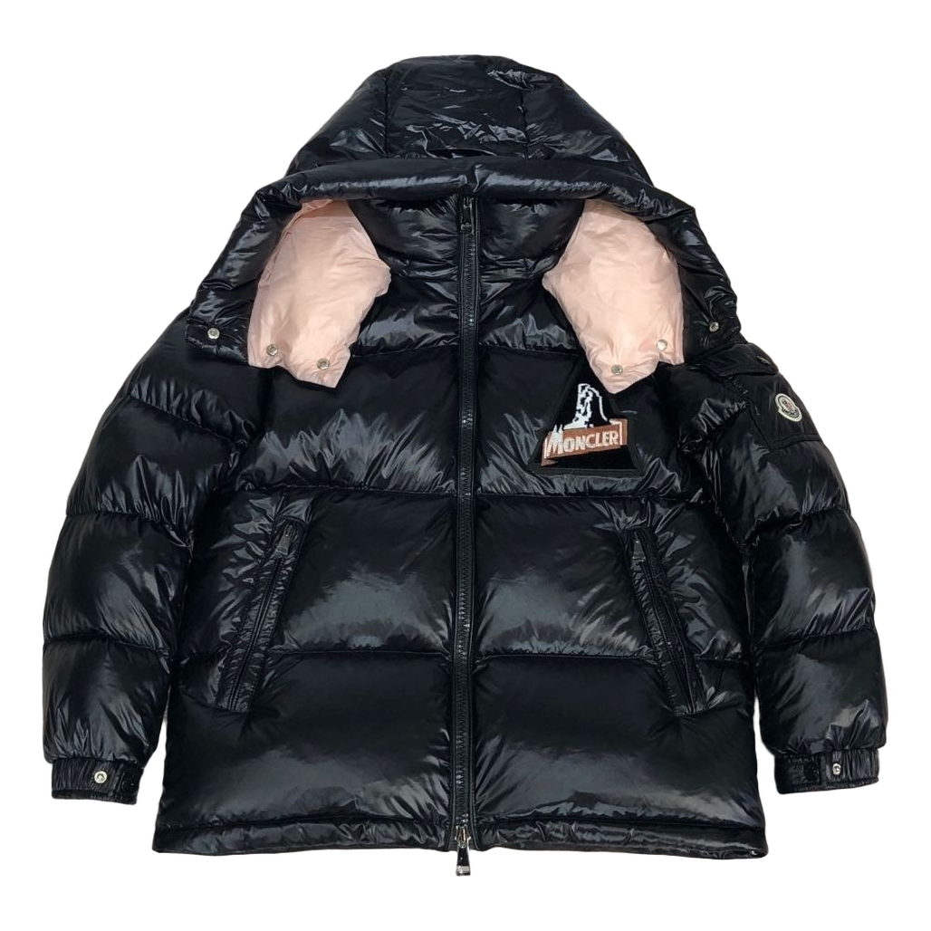 Moncler Mountain-Badge Glossy Short Puffer Jacket – Black | Premium Down