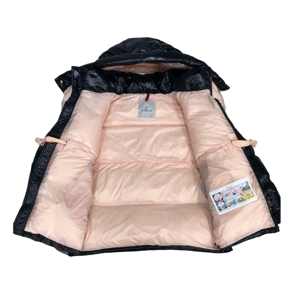 Moncler Mountain-Badge Glossy Short Puffer Jacket – Black | Premium Down