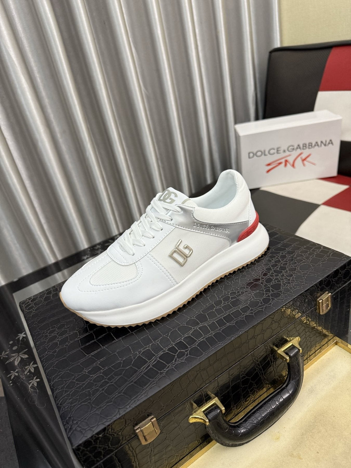 Dolce & Gabbana White Accent Low-Top Sneakers