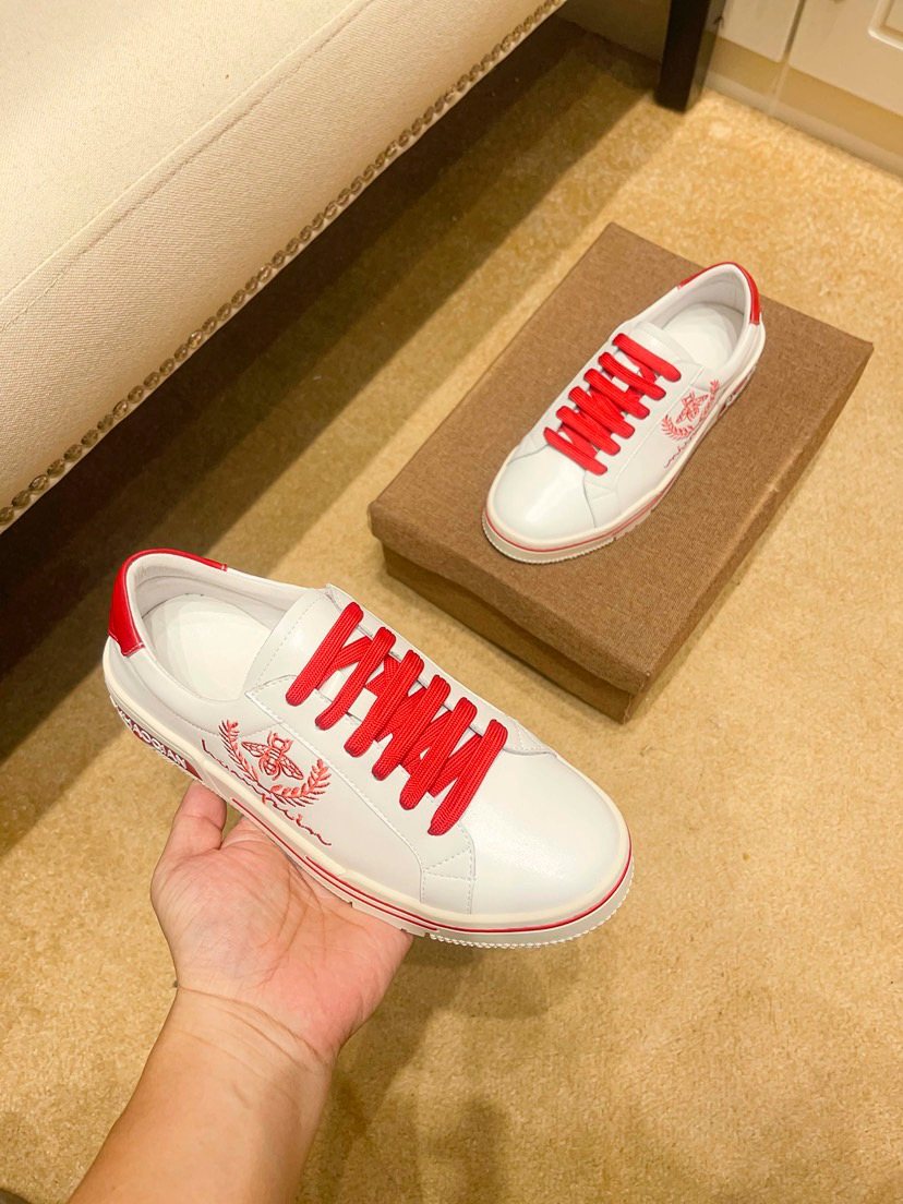 LUOHAOQIAN White & Red Graphic Low-Top Sneakers